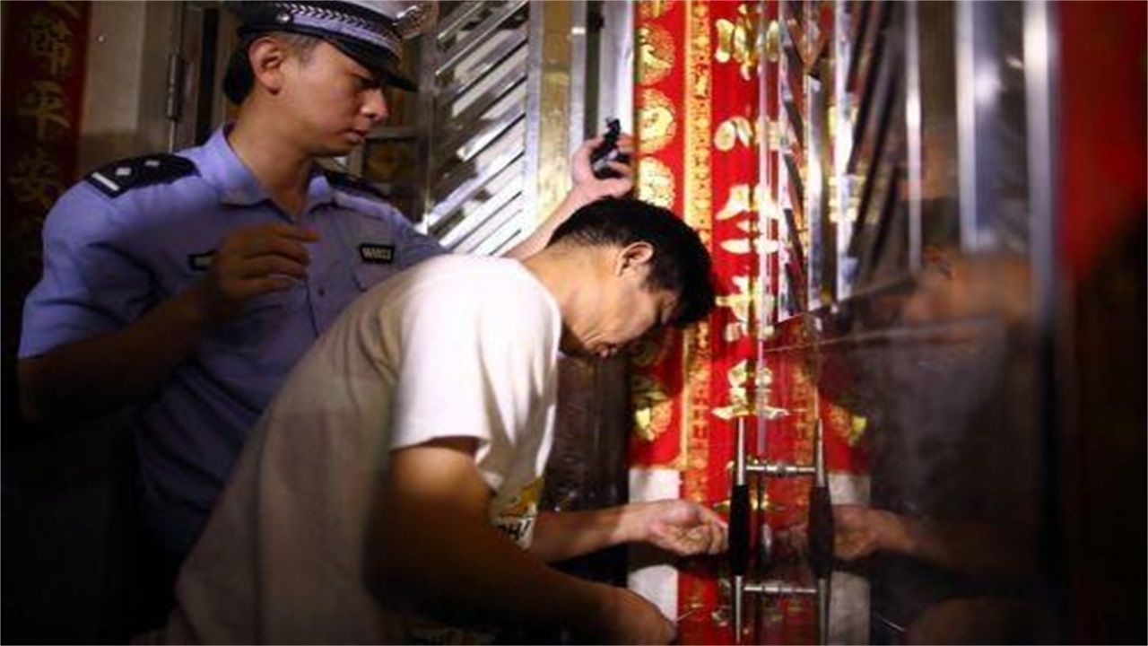 达州请开锁师傅开了锁后，师傅